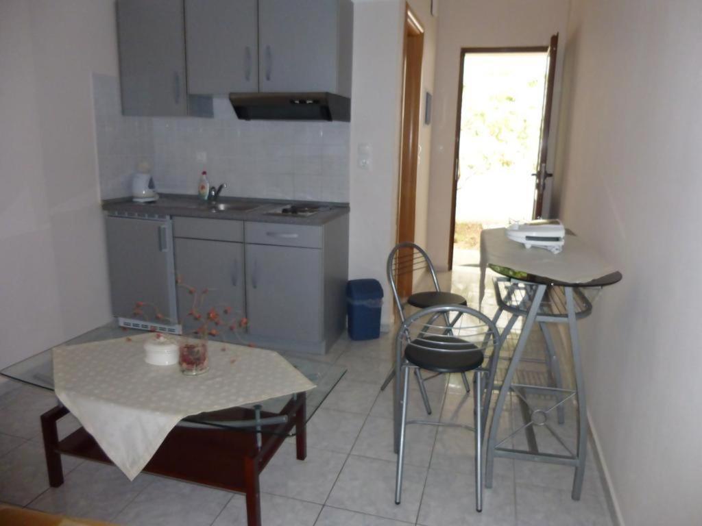 Anesis Apartments Agia Marina  ภายนอก รูปภาพ