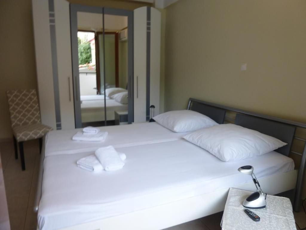 Anesis Apartments Agia Marina  ภายนอก รูปภาพ